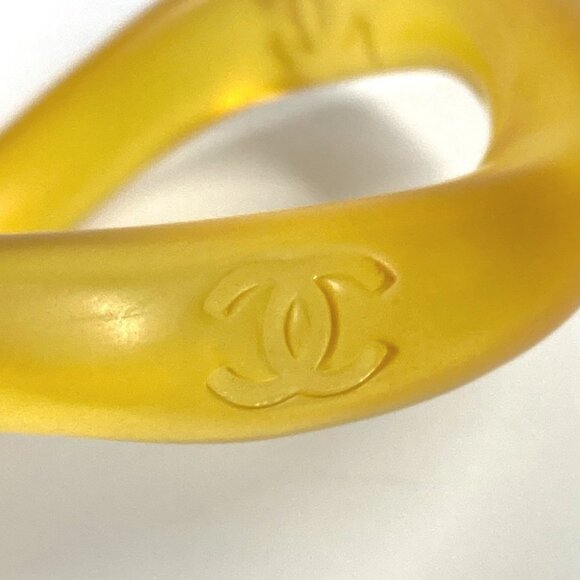 CHANEL 96C CC Logo CC Mark Accessory bracelet Bangle Resin yellow - Picture 12 of 12